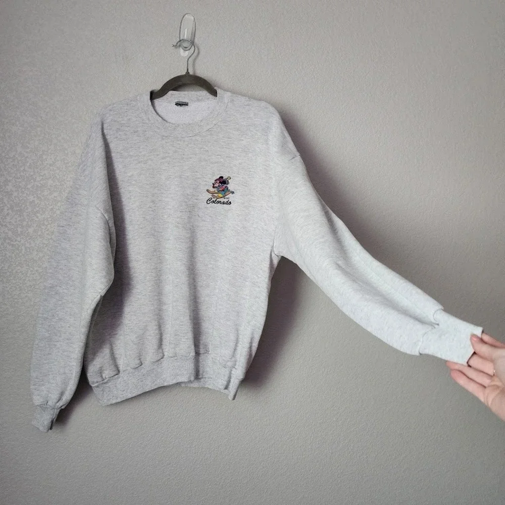 VINTAGE Disney Colorado Mickey Mouse‎ Ski Sweatshirt Gray Embroidered Crewneck